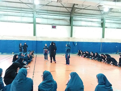دبیرستان غیردولتی در پیروزی