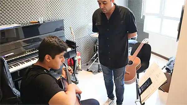 بهترین آموزشگاه موسیقی در مهرشهر